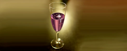Cocktail sans alcool violet au champagne sans alcool